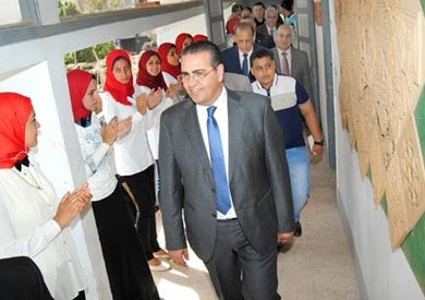 رئيس جامعة المنصورة يتفقد «التربية النوعية» بميت غمر